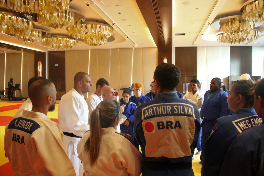 Ainda em adaptação ao fuso, judocas do Brasil fazem primeiro treino em Baku