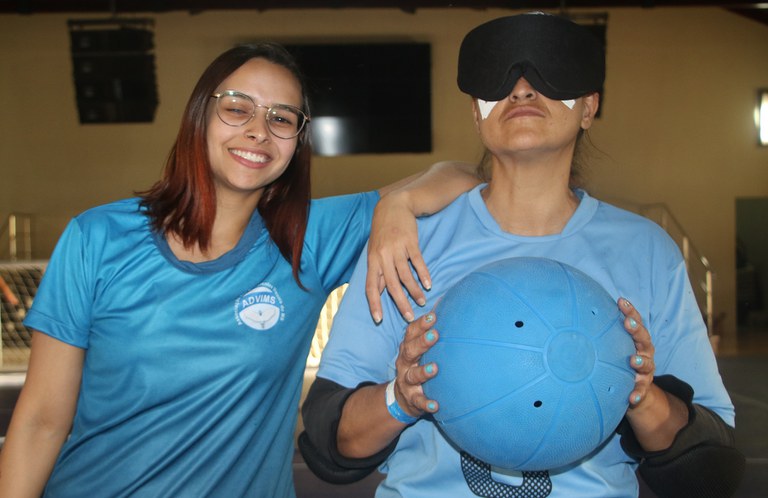 Amor pelo goalball une mãe e filha no Regional Centro-Norte