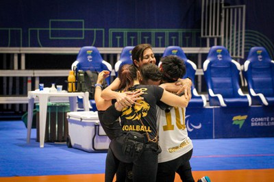 Equipe paulista busca seu primeiro título feminino diante do SESI, atual octacampeão; no masculino, Santos tenta voltar ao topo contra o estreante INSEP.