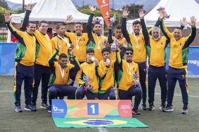 Brasil bate Argentina e leva o ouro no futebol de cegos do Parapan
