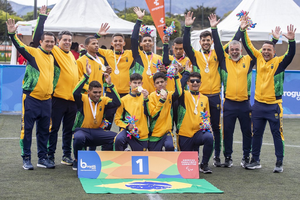 Brasil bate Argentina e leva o ouro no futebol de cegos do Parapan