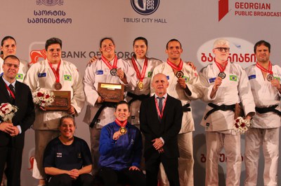 Seleção Brasileira soma três ouros, duas pratas e dois bronzes no segundo dia de disputas em Tbilisi e chega à liderança geral da competição.