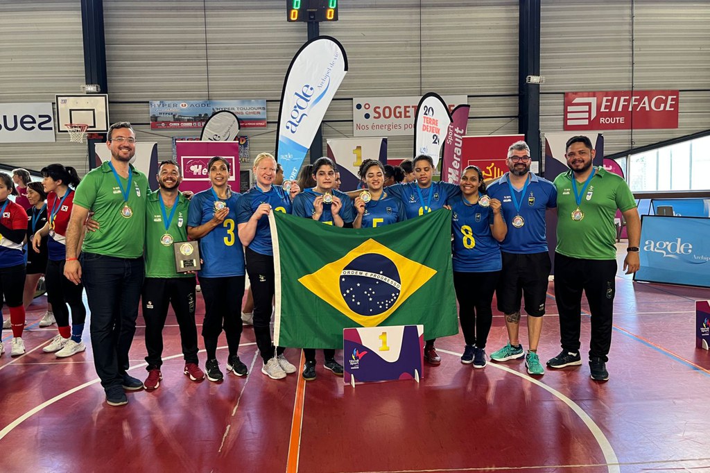 Brasil ganha de vice-campeãs mundiais e conquista Torneio da França Brasil ganha de vice-campeãs mundiais e conquista Torneio da França