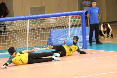 A Seleção Brasileira foi derrotada pelos chineses e deu adeus ao sonhos do tetracampeonato; equipe feminina busca quinto lugar
