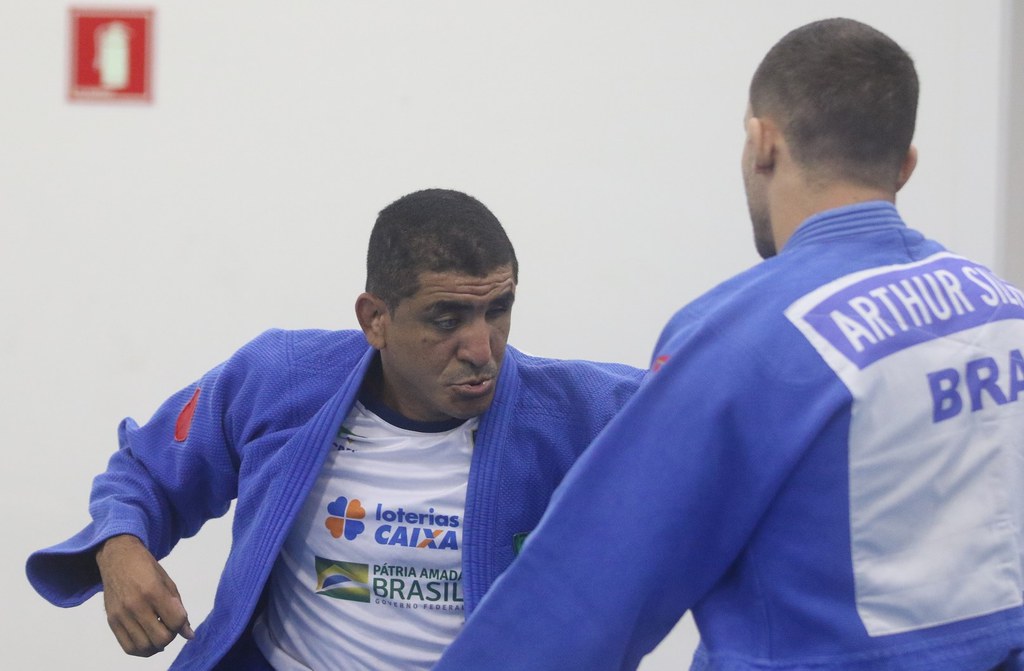 Briga na escola foi porta de entrada de Rayfran nas artes marciais Briga na escola foi porta de entrada de Rayfran nas artes marciais