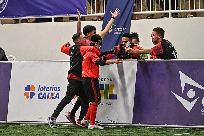 APADV arranca virada emocionante em clássico paulista da Série A de futebol