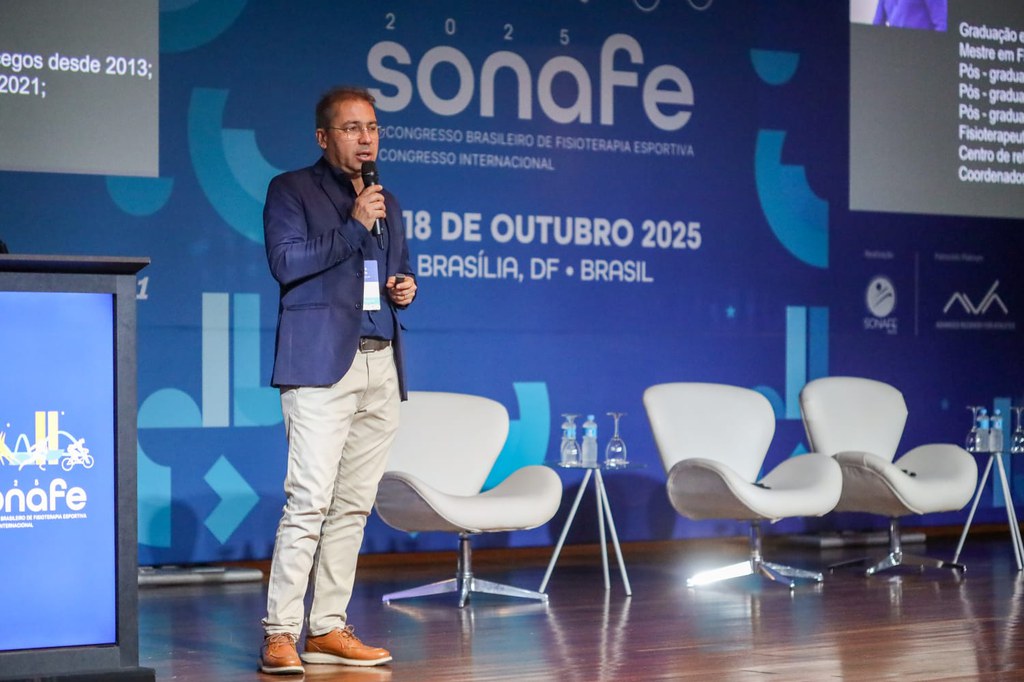 Fisioterapeuta da Seleção Brasileira de Futebol ministra simpósio em congresso internacional
