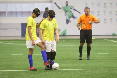 Garotada do Brasil vai à França disputar torneio de futebol de cegos
