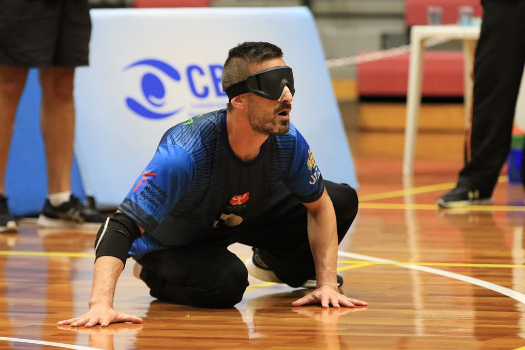 Argentino larga o triátlon e reencontra no Brasil alegria em jogar goalball