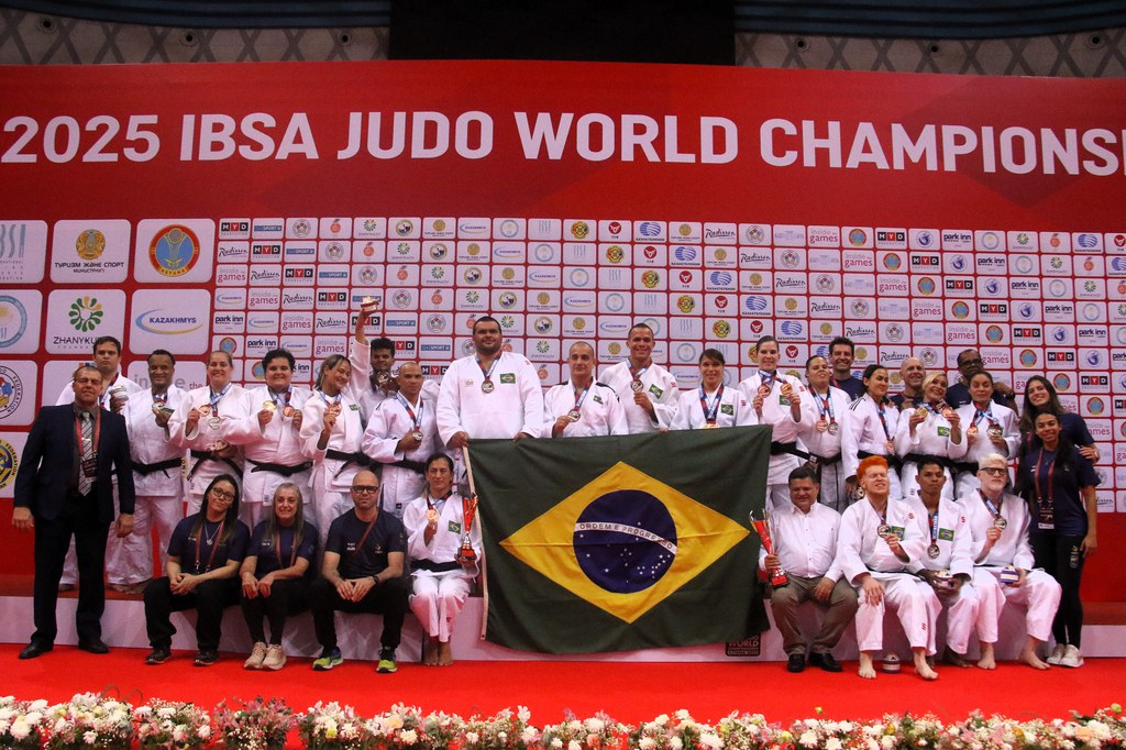 Brasil fecha Mundial de Astana com prata e bronze no torneio por equipes Brasil fecha Mundial de Astana com prata e bronze no torneio por equipes
