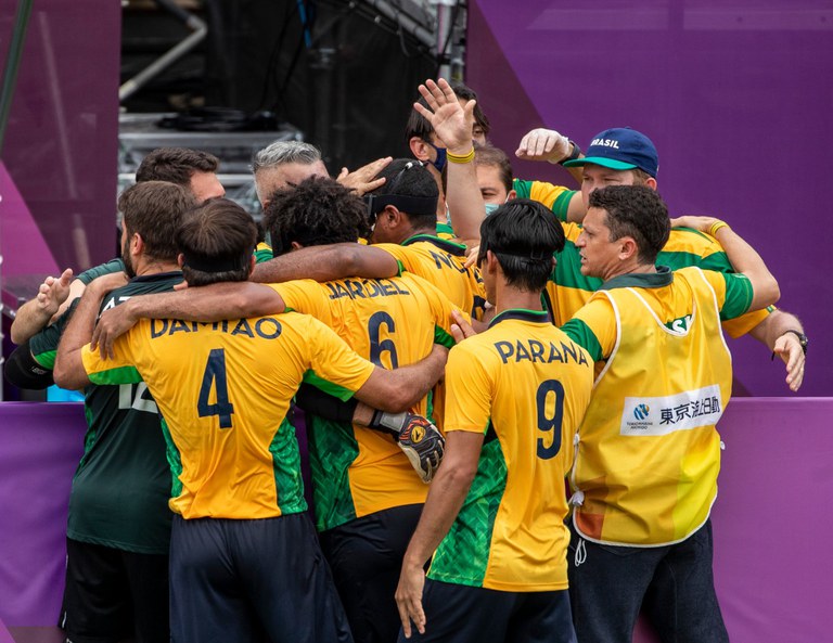 Brasil goleia de novo e joga semifinal do fut5 com transmissão da Globo