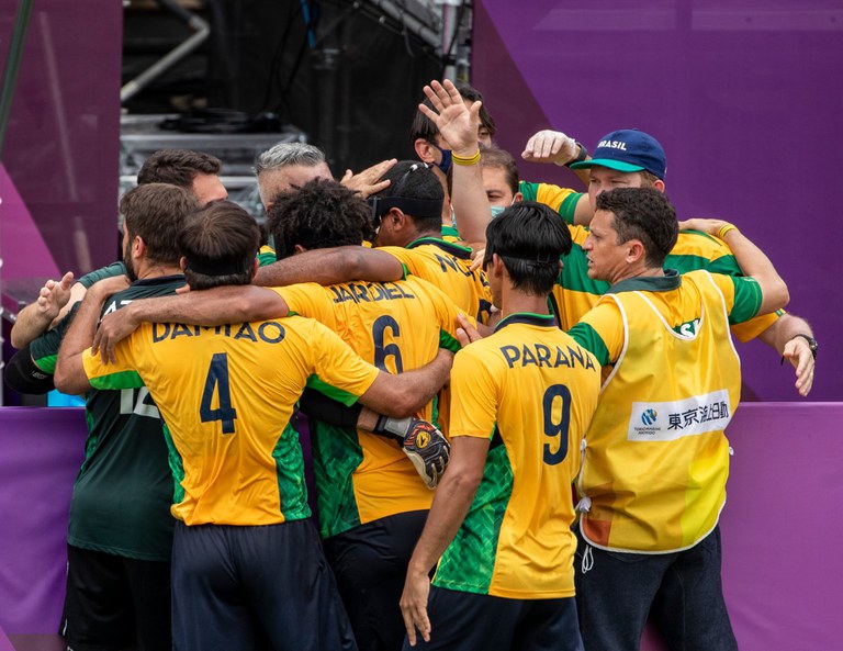 Brasil goleia de novo e joga semifinal do fut5 com transmissão da Globo Brasil goleia de novo e joga semifinal do fut5 com transmissão da Globo