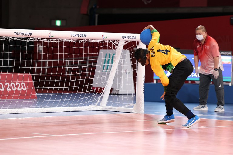 Brasil não dá chance a campeões paralímpicos e vence no goalball Brasil não dá chance a campeões paralímpicos e vence no goalball