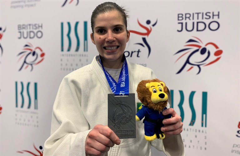 Brasil vai ao pódio quatro vezes e deixa GP inglês com cinco medalhas Brasil vai ao pódio quatro vezes e deixa GP inglês com cinco medalhas