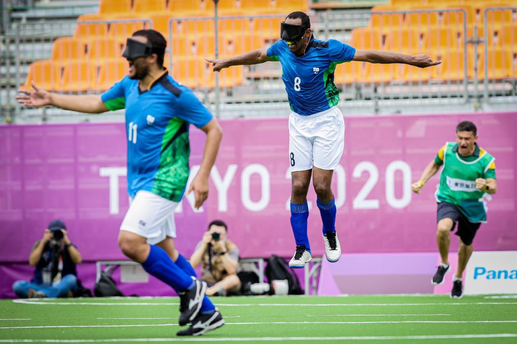 Com direito a 'gol de escanteio', Brasil vence a China e larga bem no fut5