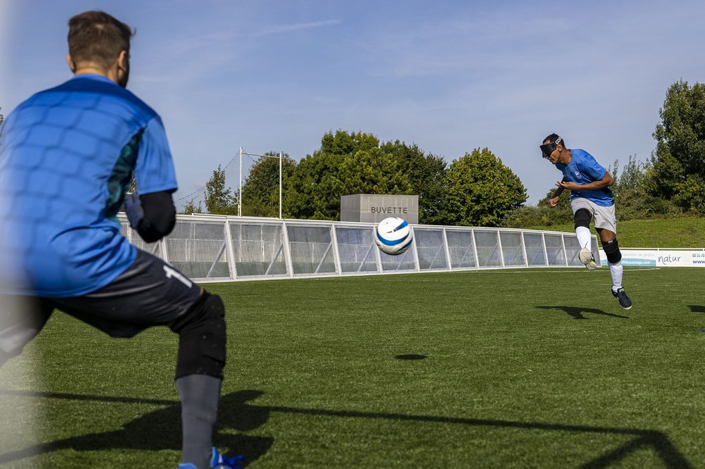 Com fuso em adaptação, Seleção de futebol de cegos faz primeiro treino na França Com fuso em adaptação, Seleção de futebol de cegos faz primeiro treino na França
