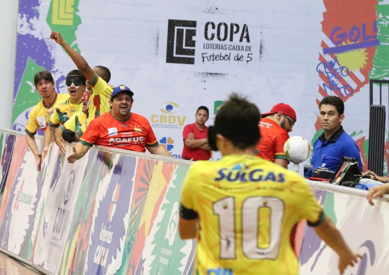 Craques aparecem na hora H e definem as semifinais do futebol de 5 Craques aparecem na hora H e definem as semifinais do futebol de 5