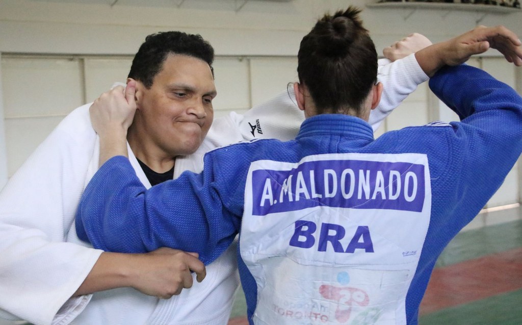 Edinanci Silva ajuda judô paralímpico do Brasil na caminhada a Tóquio Edinanci Silva ajuda judô paralímpico do Brasil na caminhada a Tóquio
