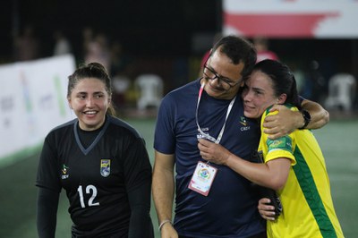 Eliane faz primeiro gol da história da Seleção feminina, que vence na estreia do Mundial