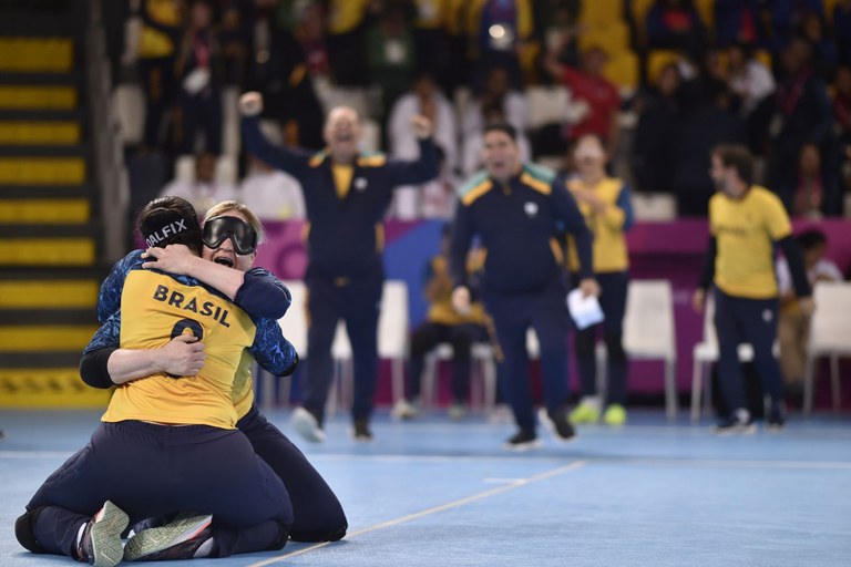 Em finais eletrizantes, goalball do Brasil ganha dois ouros em Lima
