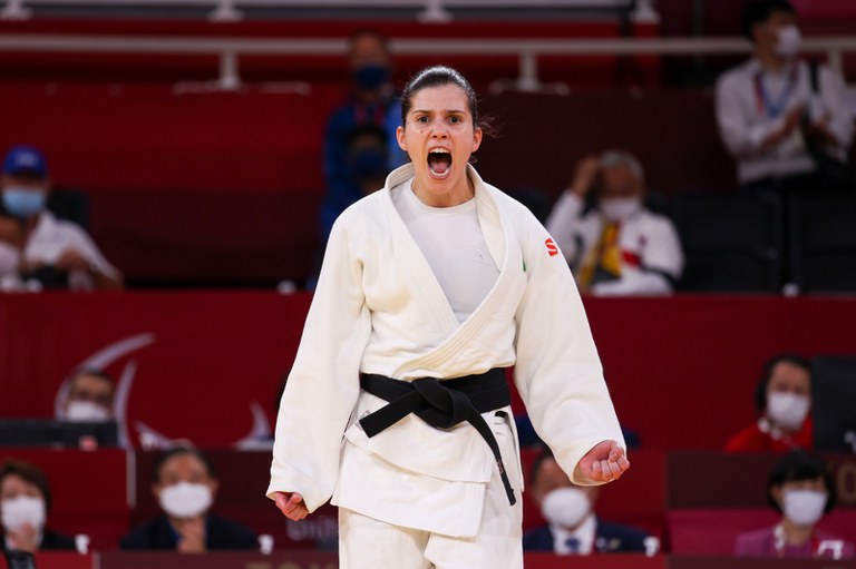 Menina de ouro: Alana Maldonado faz história no judô mais uma vez Menina de ouro: Alana Maldonado faz história no judô mais uma vez