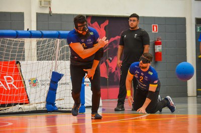 Equipes protagonizarão decisões nas duas categorias, fato que nunca aconteceu na história do torneio; jogos começam às 8h30