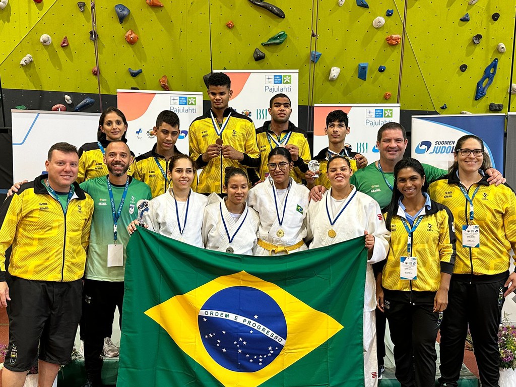 Jovens judocas ganham sete medalhas para o Brasil em torneio na Finlândia