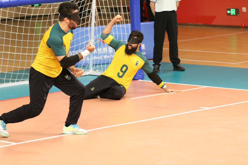 Brasil vence a Ucrânia e fica a um passo da final; feminino disputa 5º lugar