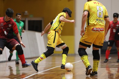 Ricardinho brilha e coloca a tricampeã Agafuc na liderança do Regional