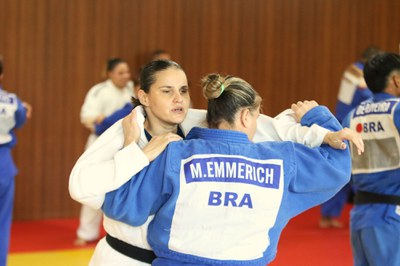 Delegação brasileira realizou atividade no tatame neste sábado (20) e segue em fase de adaptação antes das disputas do IBSA Judo World Championship.