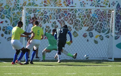 Seleção para na trave e sofre primeira derrota em nove anos no futcegos