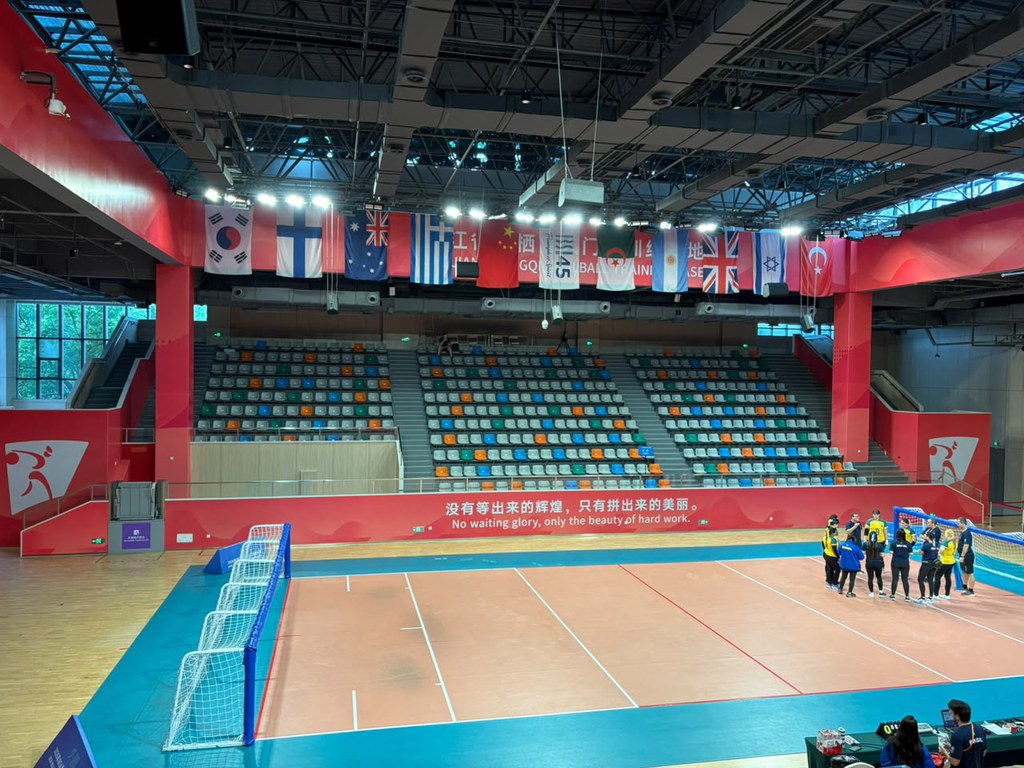Seleções de goalball treinam pela primeira vez na quadra principal do Mundial