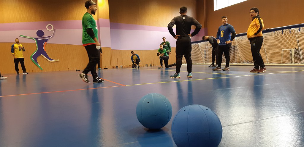 Seleções do Brasil testam protótipo da primeira bola de goalball fabricada no país Seleções do Brasil testam protótipo da primeira bola de goalball fabricada no país